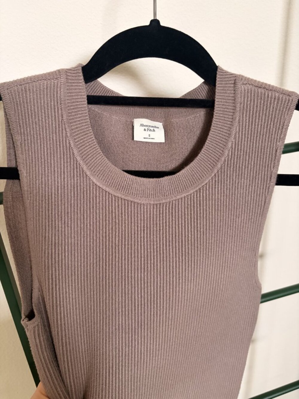 Abercrombie & Fitch Mauve Ribbed Sweater Vest S
